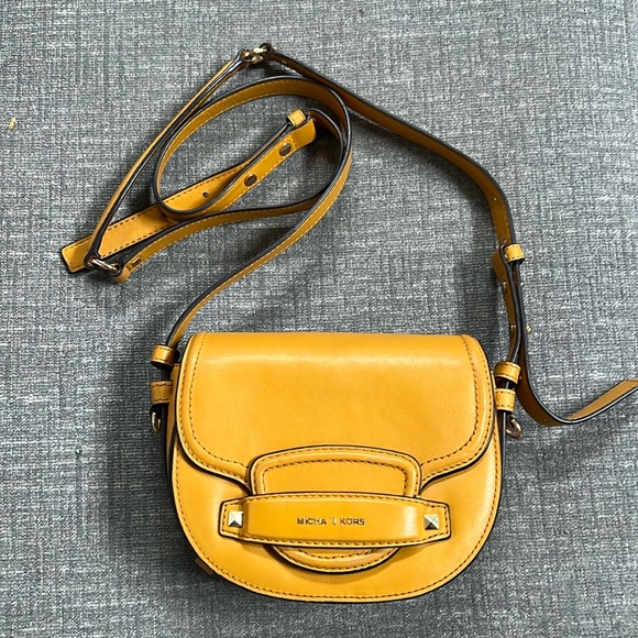 MICHAEL MICHAEL KORS Leather Saddle Crossbody - Picture 6 of 11